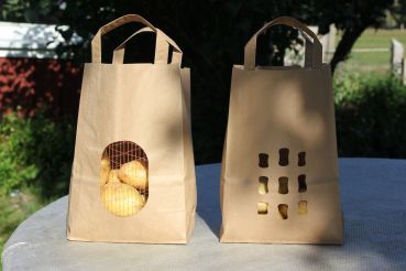 Paper carrier bag with window for 1.5 kg